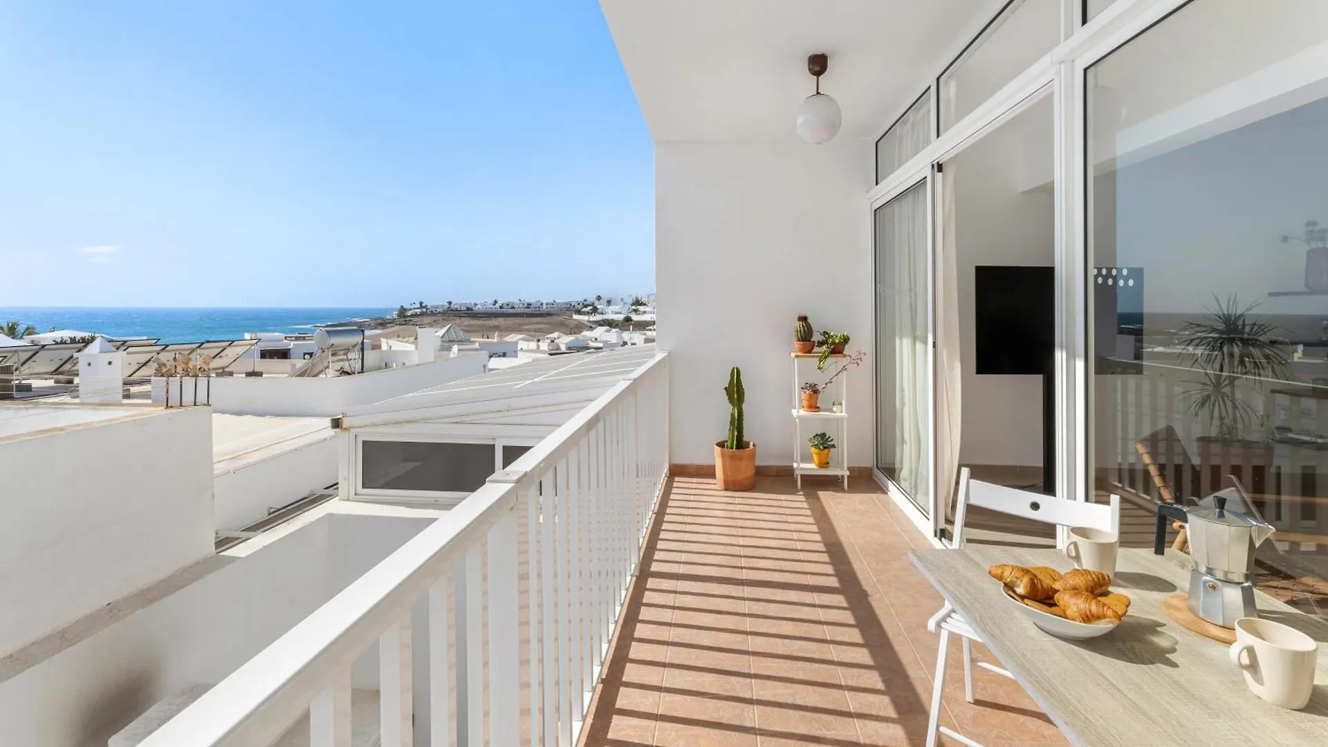La Casa De La Playa Villa Playa Honda  0*, Playa Honda (Lanzarote) Spain